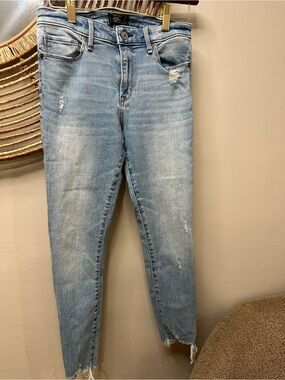 Abercrombie & Fitch Vintage Light Wash Distressed women jeans